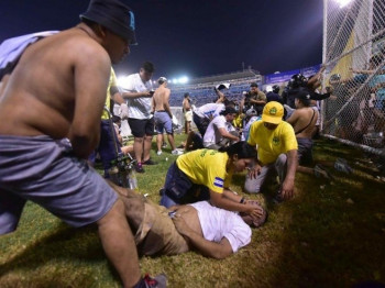 Najmanje 12 poginulih u stampedu tokom utakmice na stadionu u San Salvadoru
