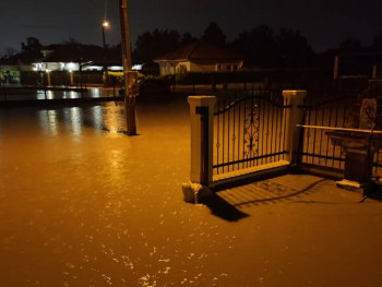 Поплава у бањалучком насељу Пријечани; Излиле се оборинске и фекалне воде (ВИДЕО)