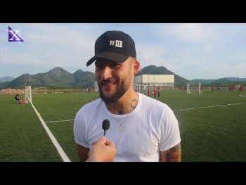 Nemanja Gudelj se družio sa mladim fudbalerima LeoStarsa (Video)