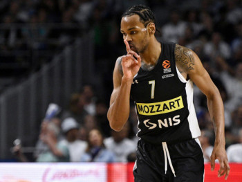 Panter karijeru nastavlja u Barseloni!