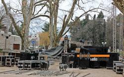 У јулијанску Нову са Жељком Јоксимовићем: Упркос киши концерт под платанима