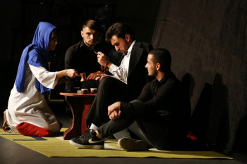 Ansambl Studija glume - Teatra 011 iz Beograda izveo predstavu ''Večernja ruža''