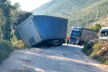 Otkačila se prikolica kamiona na putu Berkovići-Bileća
