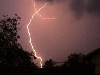 Hrvatska: Šteta od nevremena u više županija, jednu osobu pogodio grom