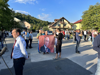 Veliki broj građana okupio se u Istočnom Sarajevu i na ostalim entitetskim granicama (FOTO) 