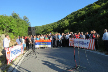 Jasna poruka naroda Hercegovine: Niko nema pravo da ugrožava institucije i imovinu Srpske