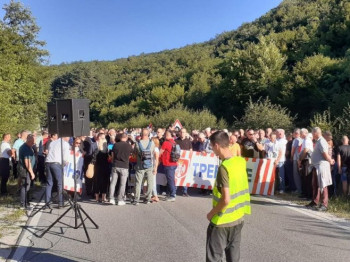 Vukanović okupljene građane na međuentitetskoj liniji nazvao dezerterima i ratnim profiterima