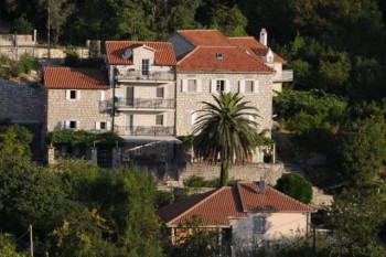 Prodaje se kamena kuća u Lipcima -foto