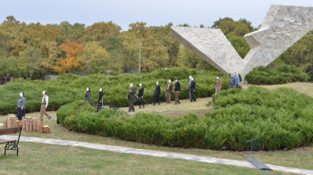 Pucajte, ja i sada držim (ne)skraćeni Veliki školski čas