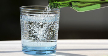 Razlika između gazirane i mineralne vode