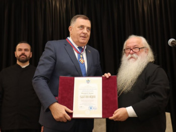 Dodiku uručen Zlatni orden Svetog sveštenomučenika Petra-mitropolita sarajevskog i dabrobosanskog  (Video)