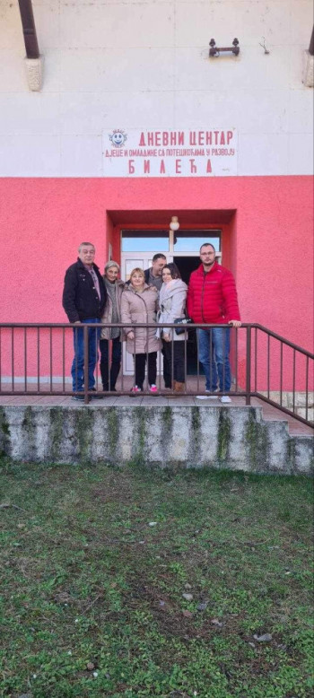 Miholjski Zbor iz Tivta darovao udruženja 'Vedar osmijeh' i 'Sunce nam je zajedničko'