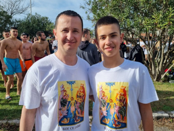 Među više stotina plivača i gradonačelnik Ćurić sa sinom Petrom