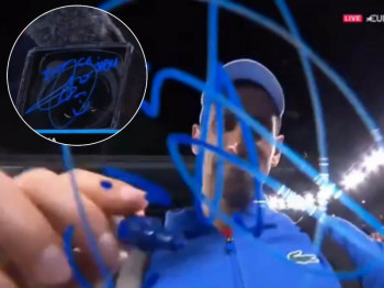 ĐOKOVIĆ NAPISAO NA KAMERI 'BOG SE JAVI'  I ČESTITAO BOGOJAVLJENJE