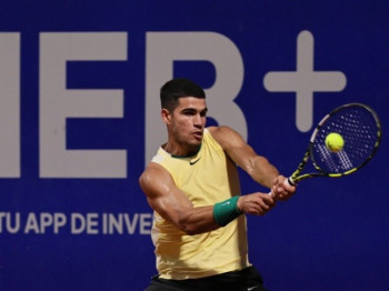 Bolan poraz Alkaraza