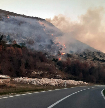 Ugašen požar između Mrkonjića i Tulja