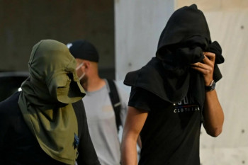 Novi incident u Mostaru, grupa huligana UPALA U ŠKOLU, profesori branili djecu