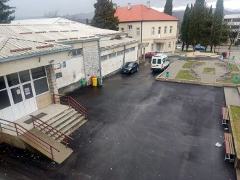 Потребна хитна обнова фасаде школе