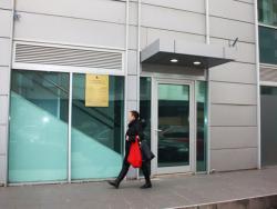 Мостар: Запаљена застава БиХ на згради заједничких институција