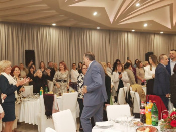 Dodik: SNSD svoju stabilnost duguje upravo ženama (VIDEO)