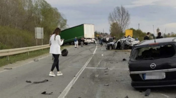 Kamion naletio na kolonu vozila: Obustavljen saobraćaj na prelazu Stara Gradiška