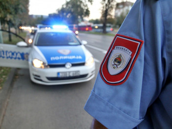 Bačena bomba u Tesliću, povrijeđeni napadač i još jedna osoba