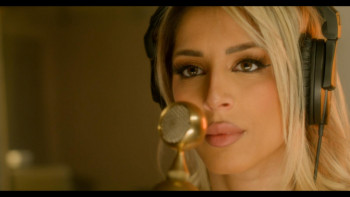 Gaga se vraća na velika vrata! Nekada je pevala sa Cecom i Sašom Matićem, sada su joj Mare i Dinkić napravili hit! 