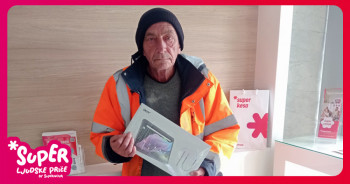 Super ljudske priče: Bijeljinski boem koji stvara i poklanja poeziju