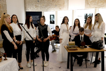 Učenici i profesori Centra srednjih škola priredili omaž Aleksi Šantiću (FOTO)