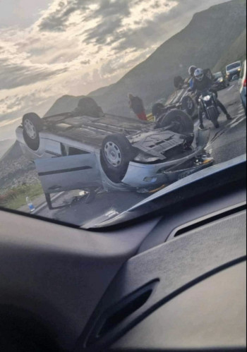 Udes u Trebinju, dva vozila završila na krovu