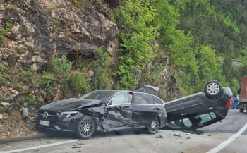 Težak sudar tri vozila, jedna osoba povrijeđena