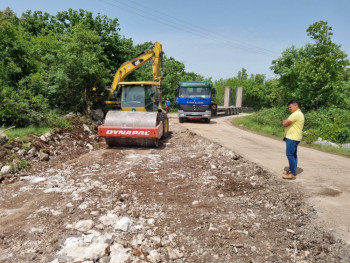 U toku završni radovi na proširenju i asfaltiranju puta do Manastira Duži (Foto)