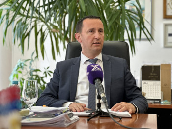 Ćurić razočaran donesenom odlukom o usvajanju Rezolucije o Srebrenici