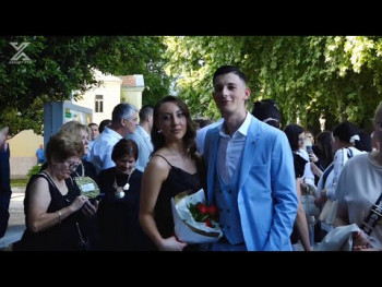 Gimnazijalci u defileu prošetali ulicama Trebinja (VIDEO)