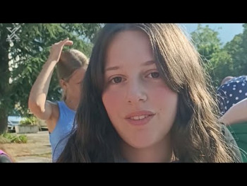 Ispred 'Doma učenika' priređen ispraćaj djeca sa Kosova (Video)