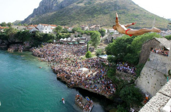 Danas 458. skokovi sa Starog mosta: Učestvovaće 50 skakača