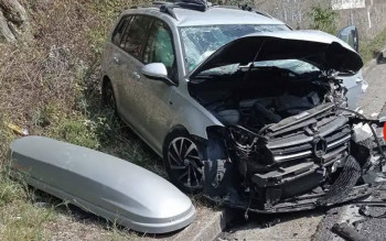 Jeziva saobraćajka - vozilo uništeno, saobraćaj obustavljen