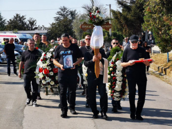Bora Čorba ispraćen na vječni počinak uz pjesmu 'Pogledaj dom svoj, anđele'