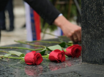 Pomen i polaganje vijenaca u znak sjećanja na Milodraga Miću Stanojevića