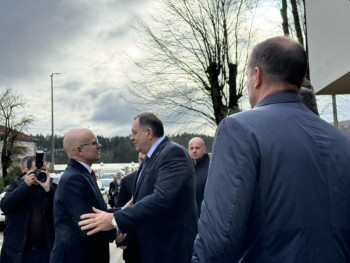 VUČEVIĆ STIGAO U NEVESINJE, POČEO SASTANAK DELEGACIJA SRPSKE I SRBIJE