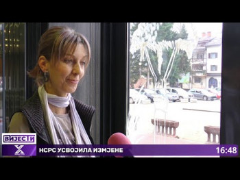 U Rudom prozori u domovima i izlozi u prazničnom duhu (Video)