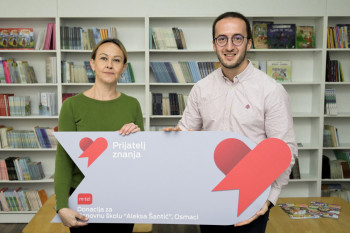m:tel „Prijatelj znanja“: Donacija za uređenje biblioteke Osnovne škole „Aleksa Šantić“ u Osmacima