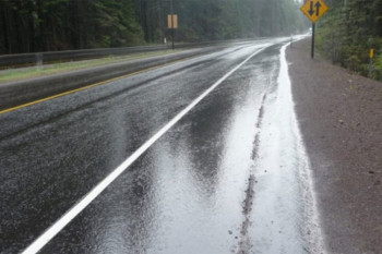Kolovozi pretežno mokri i klizavi