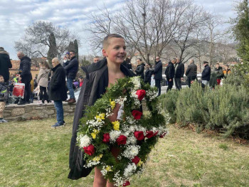 Aleksej Budinčić prvi doplivao do Časnog krsta 