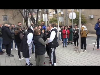 Trebinje: Protest ispred Palate pravde nakon što je pretučen maloljetnik (Video)