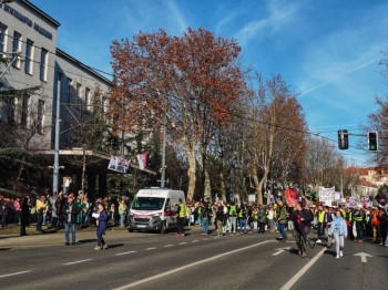 Студенти у блокади кренули из Београда пјешке у Нови Сад
