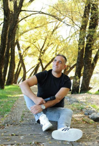 Estradni umjetnik iz Trebinja Veljo Kovačević snima novu pjesmu 