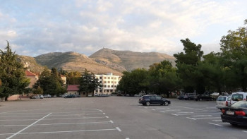 Povoljnija cijena parkinga u kasarni: Godišnja zakupnina niža za 140 KM