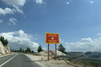 Crna Gora uvodi tranzitnu taksu za primorje, šalju vozila na Trebinje?