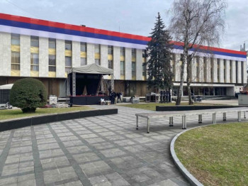 Pripreme ispred Narodne skupštine - miting podrške institucijama i predsjedniku Srpske
